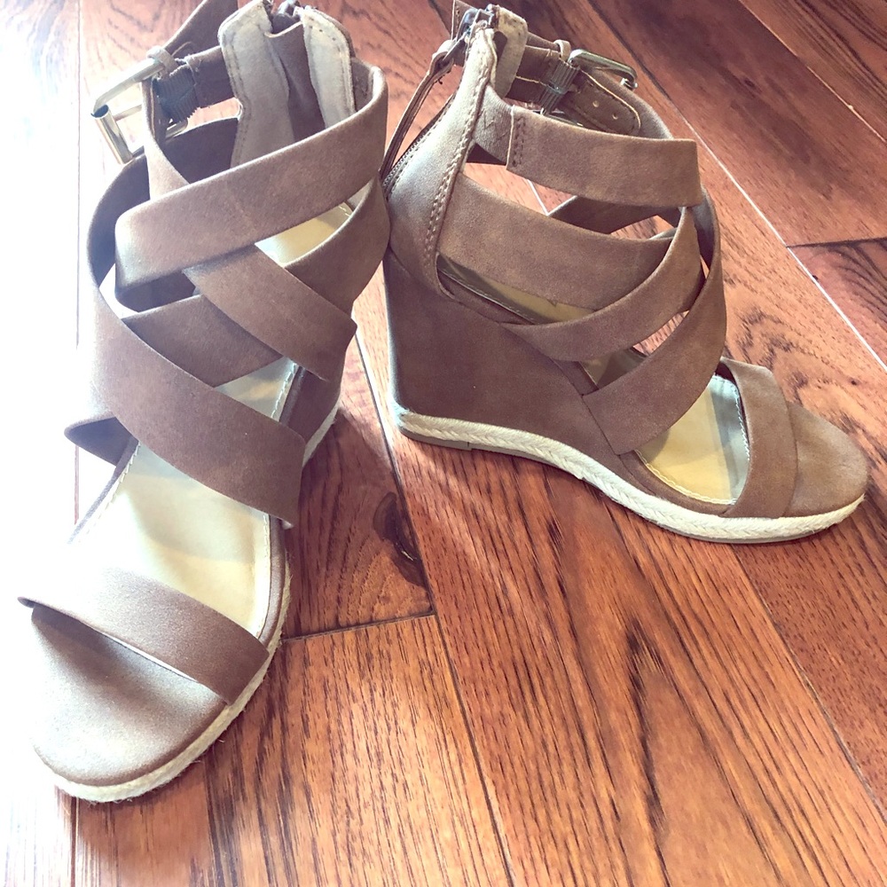 Brown Size 5 Brash Wedges